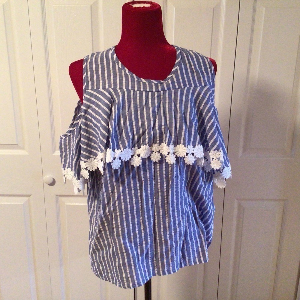 NWT Lola B cold  Shoulder top Sz‎ L